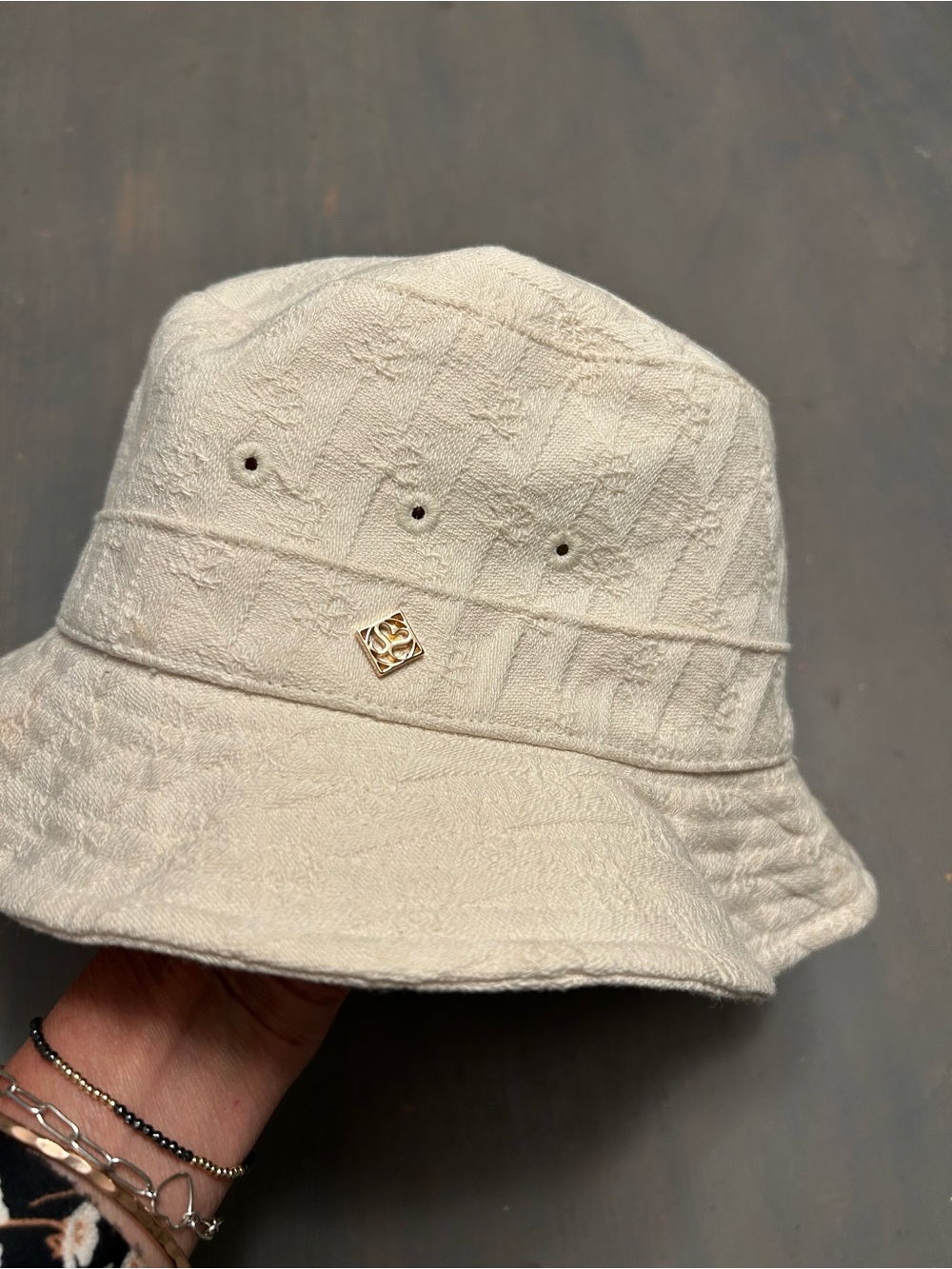 Sandro Paris winter white cotton bucket hat
Super classy
